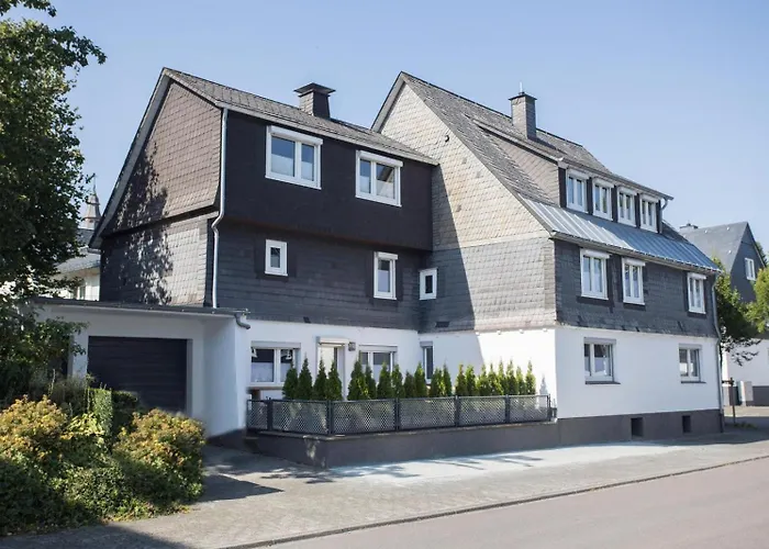 Welcome In - Groepsaccommodatie Met Terras En Berging Winterberg